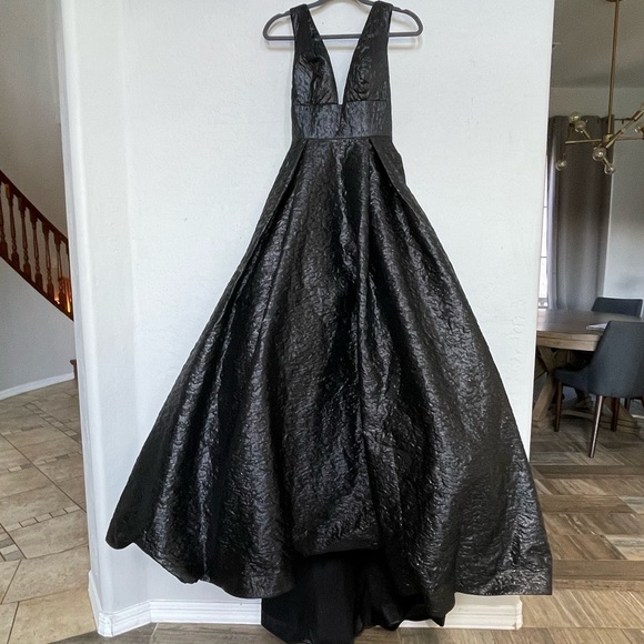 Mac Duggal BROCADE V NECK BALLGOWN size 6 - Picture 2 of 14